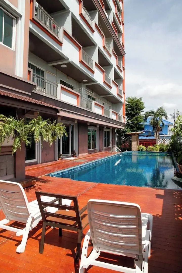 Convenient Grand Plus Hotel Suvarnabhumi