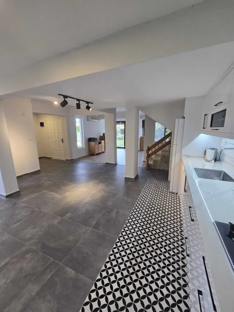 VILLA OLINDA 4 BED with huge garden