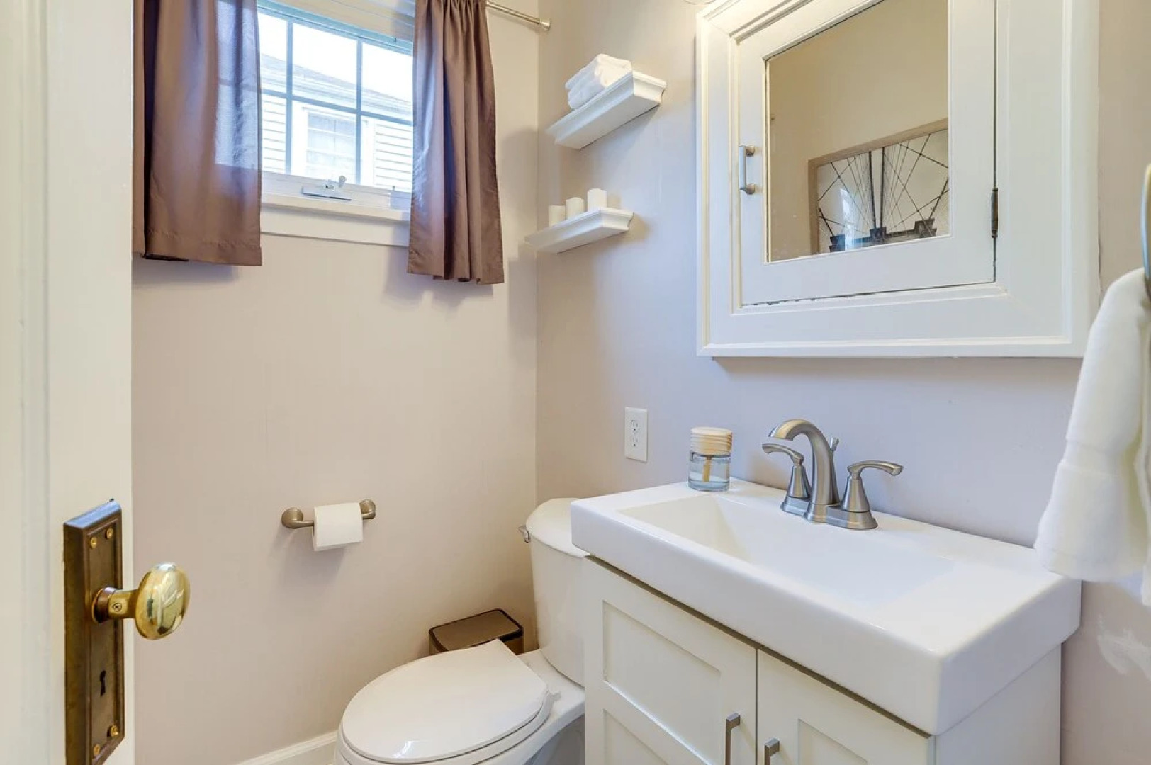 Charming South Bend Retreat ~ 1 Mi to Notre Dame!