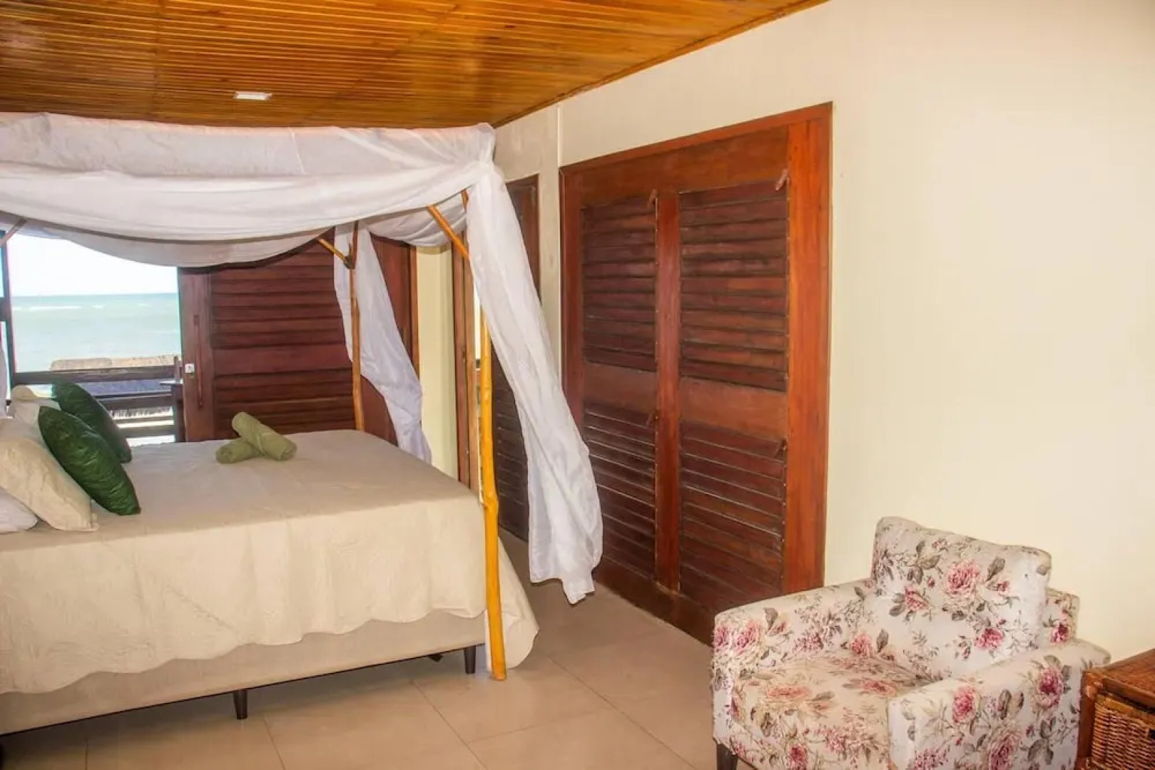 Impeccable 4-bedroom Beach House With a Great View