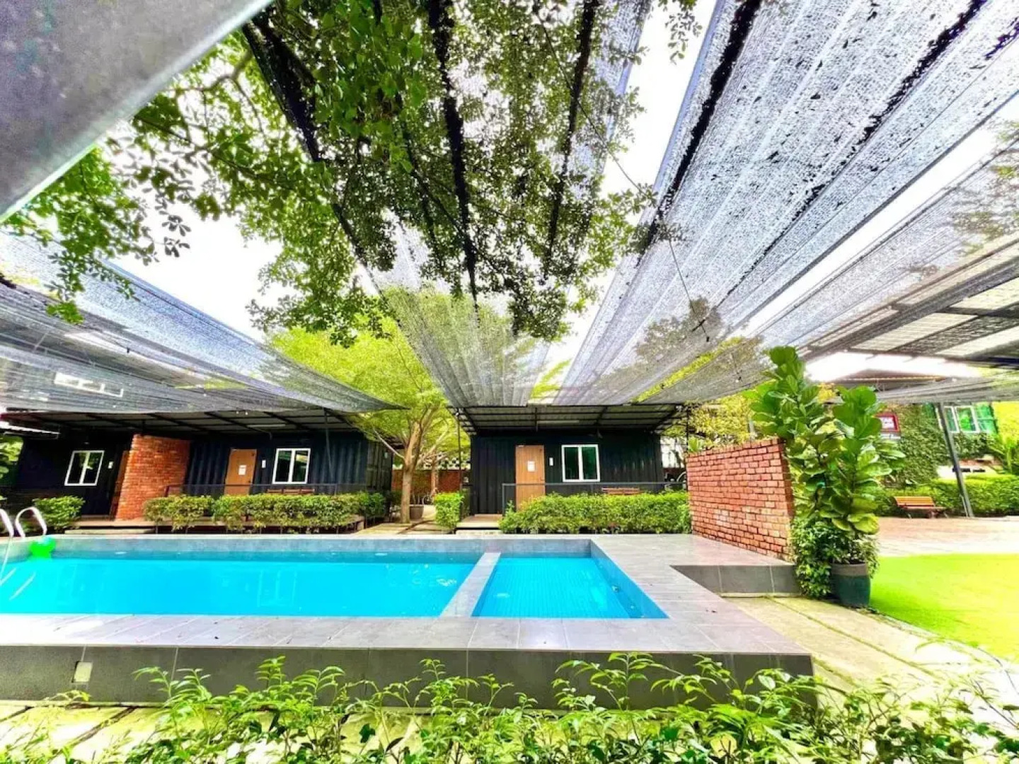Petak Padin Cottage by The Pool