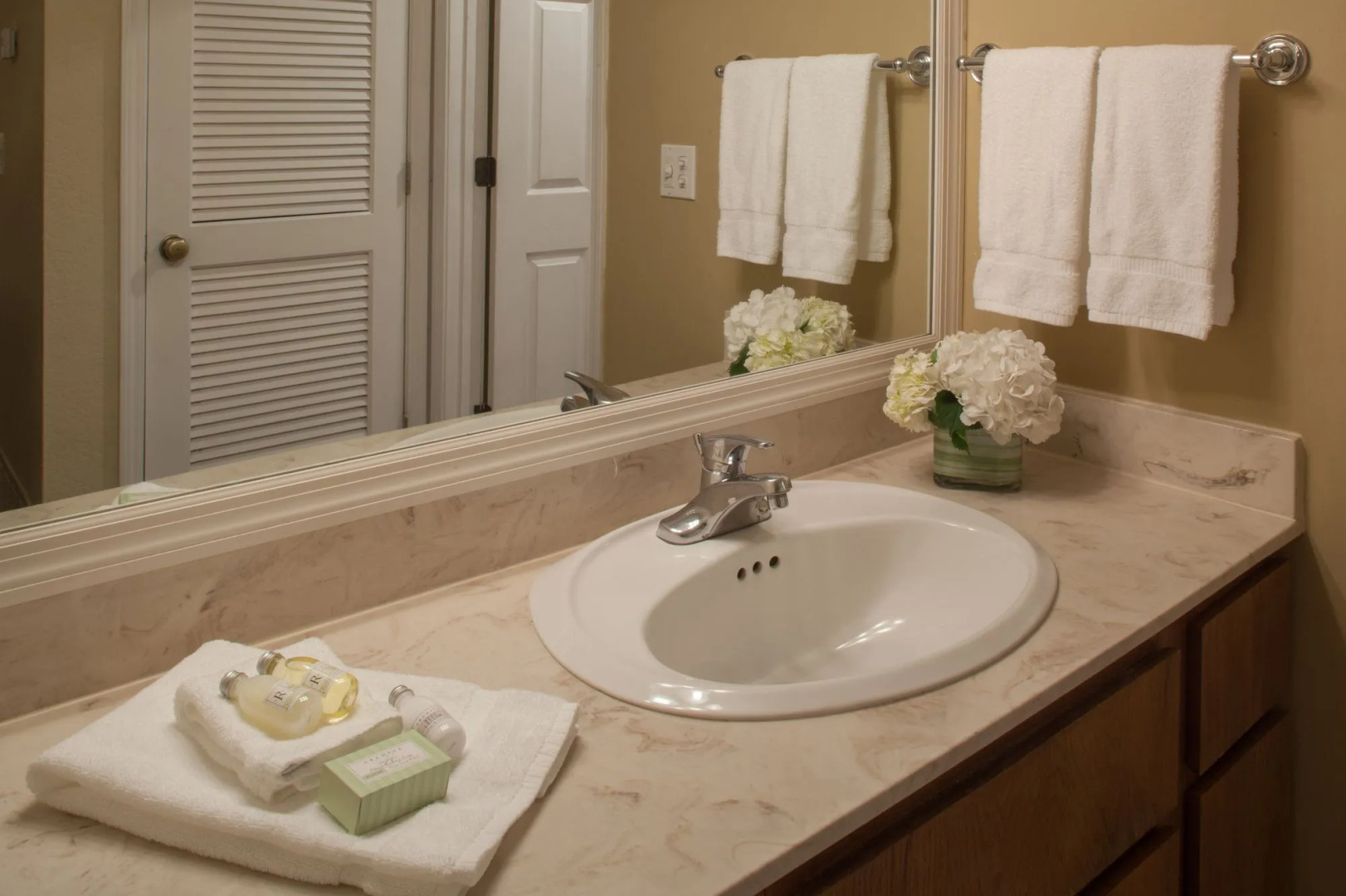 Cloverleaf Suites Kansas City - Overland Park