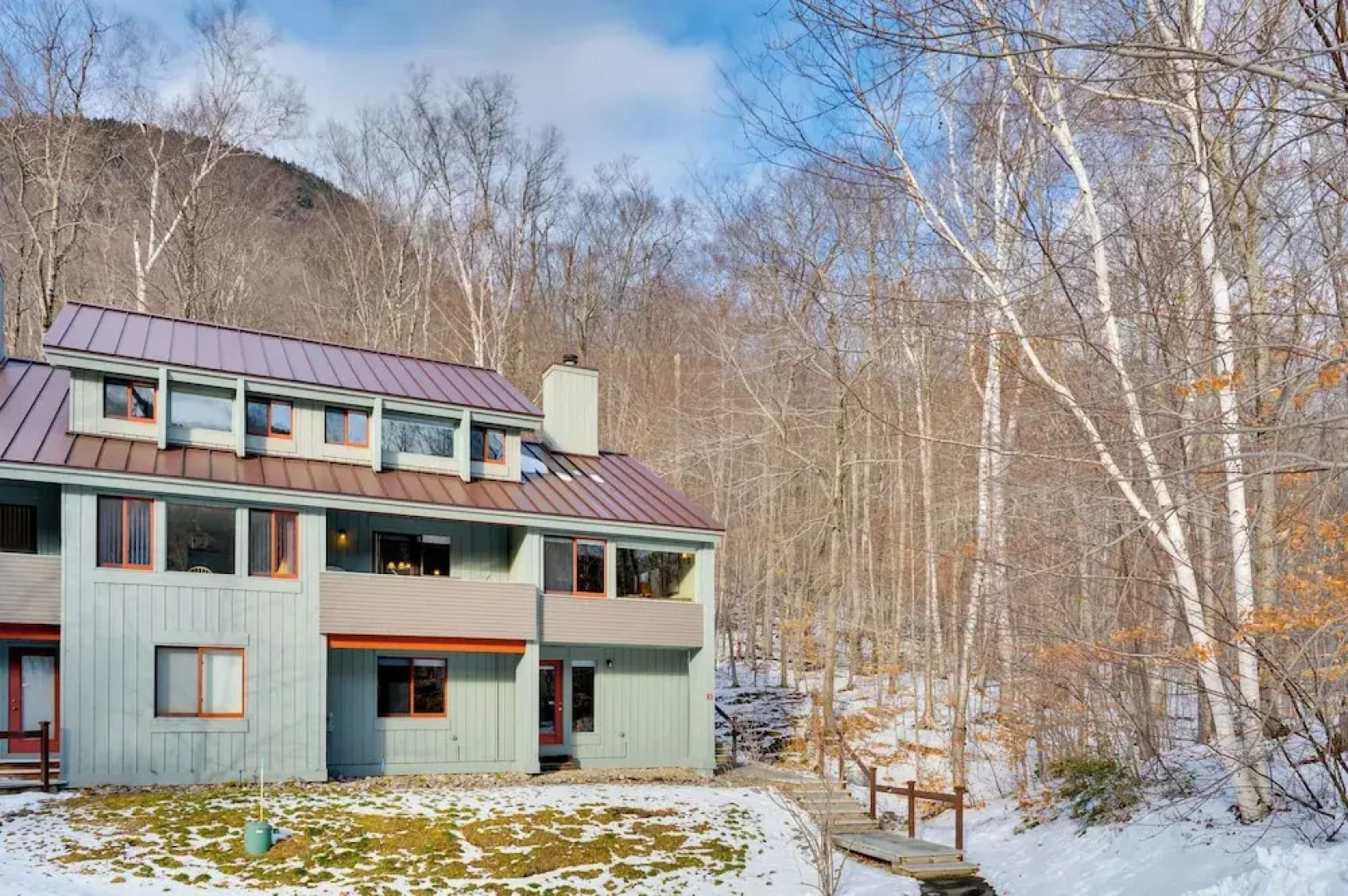 Lincoln Condo w/ Balcony & View < 2 Mi to Loon Mtn