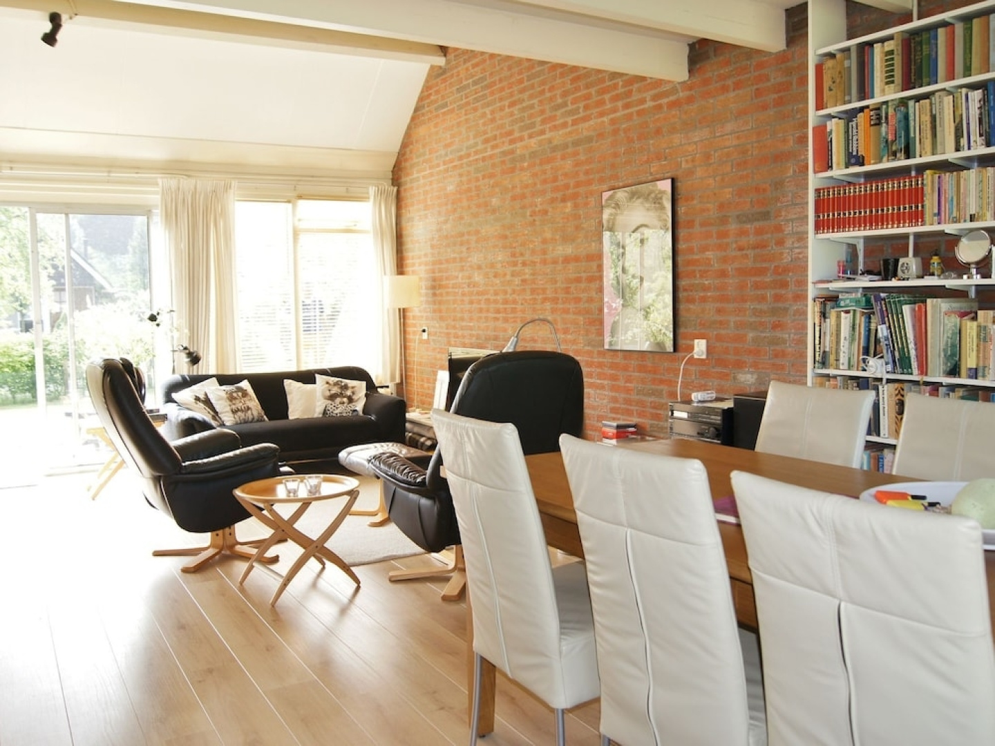 Cozy Holiday Home with Hot Tub in Lauwersoog by Lake