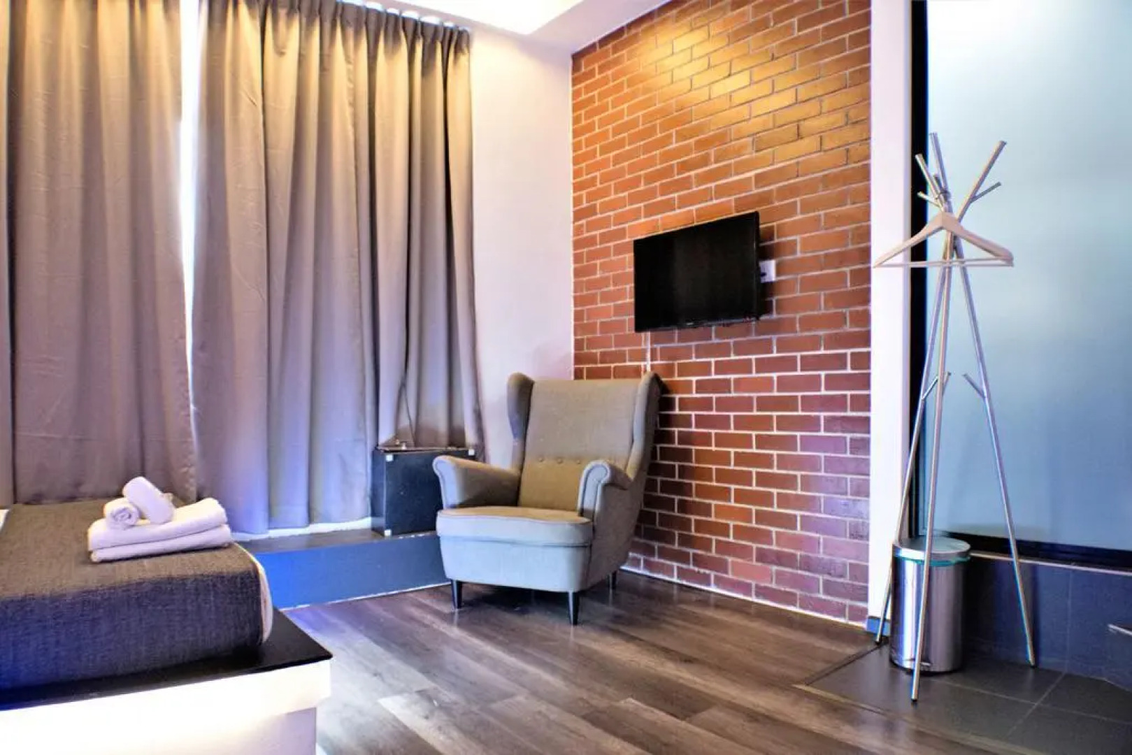 ZEN Rooms Eden Parade