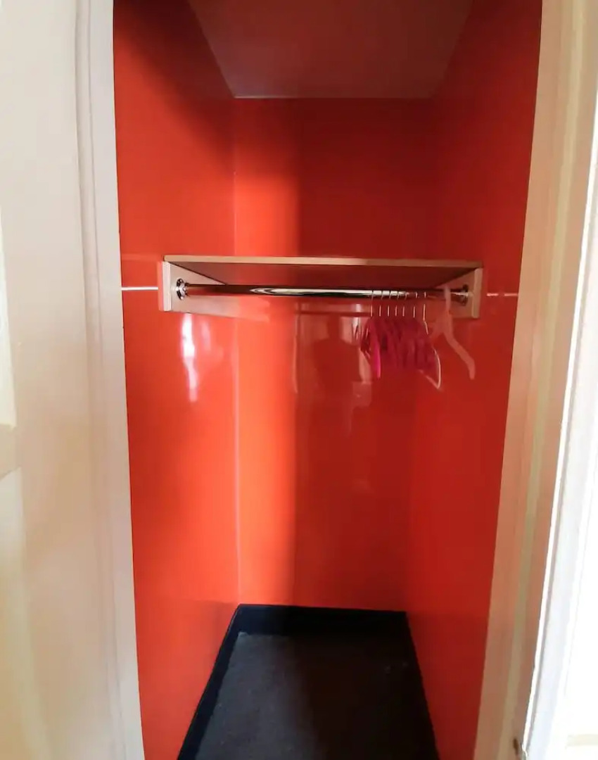 The New Star Motel with Studio-Kitchens: 1950s Extended-Stay Lodging and Retreat Center