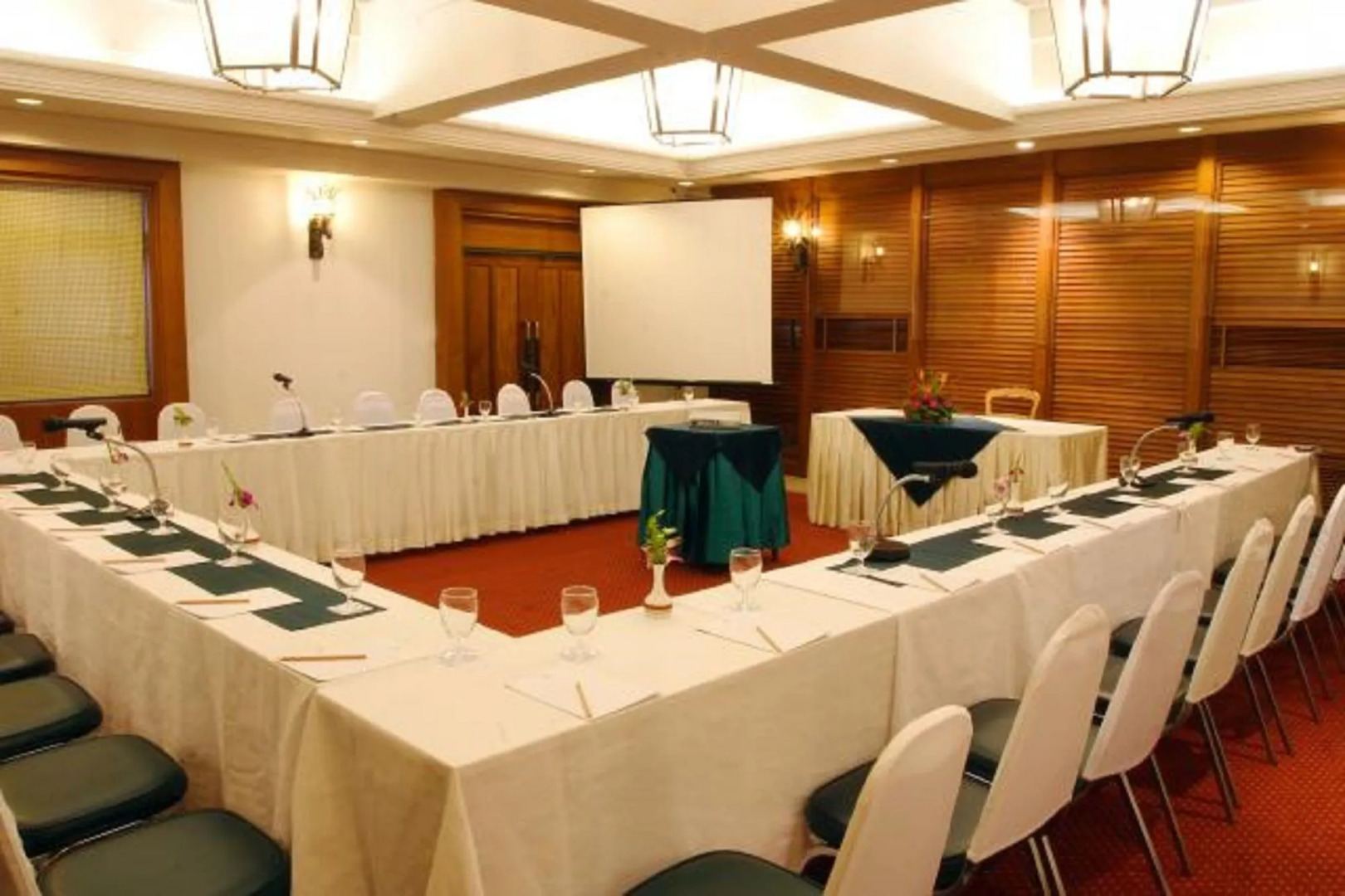 Lake View Resort & Golf Club