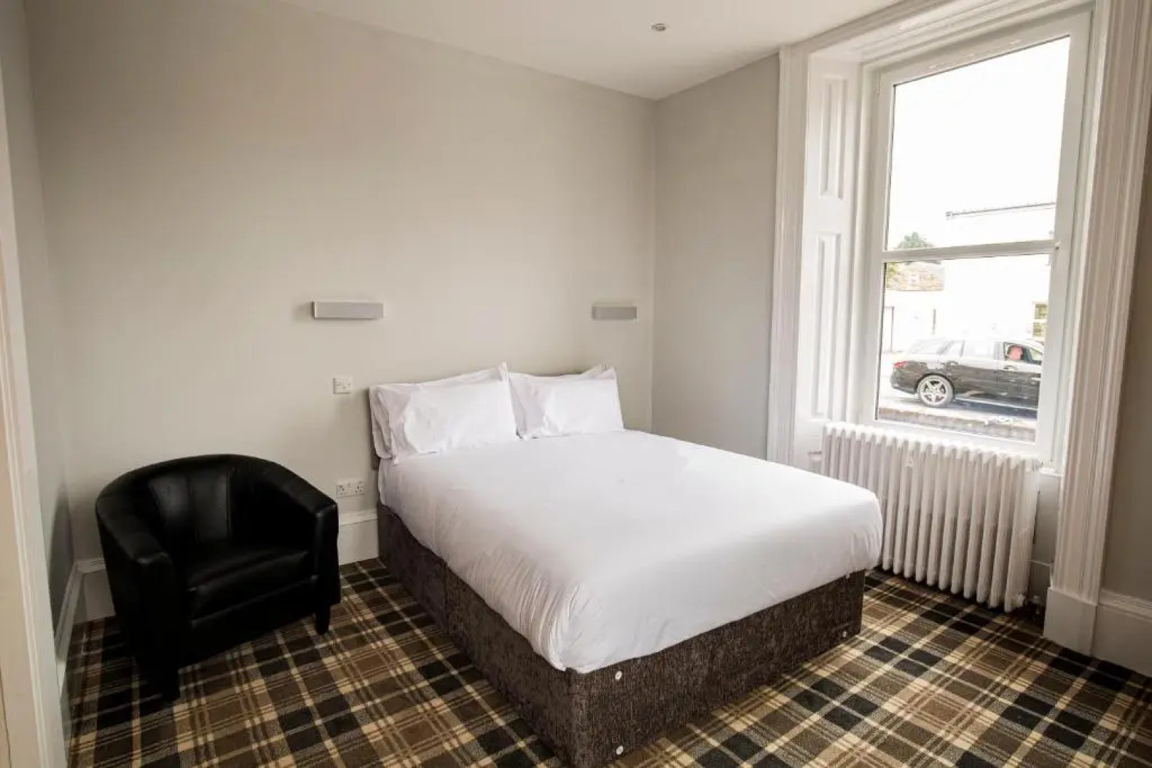 Crown Court Hotel & Bar.