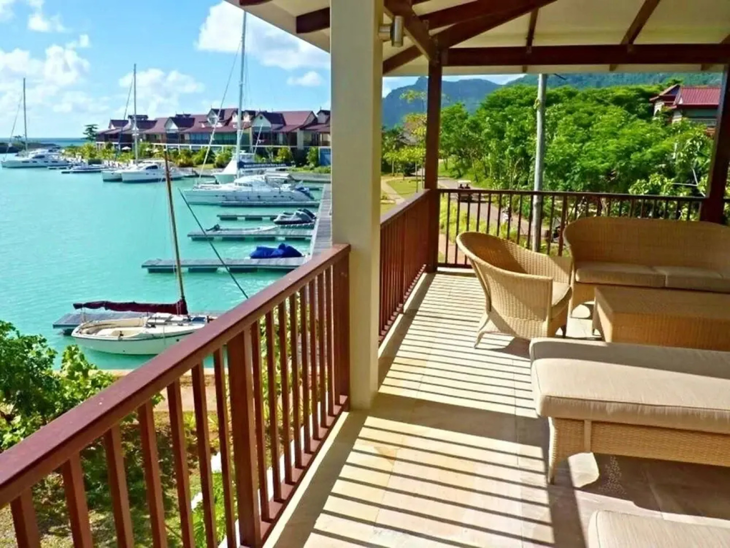 Eden Island, Beach front, Luxury, 3 Bed Ensuite, WiFi