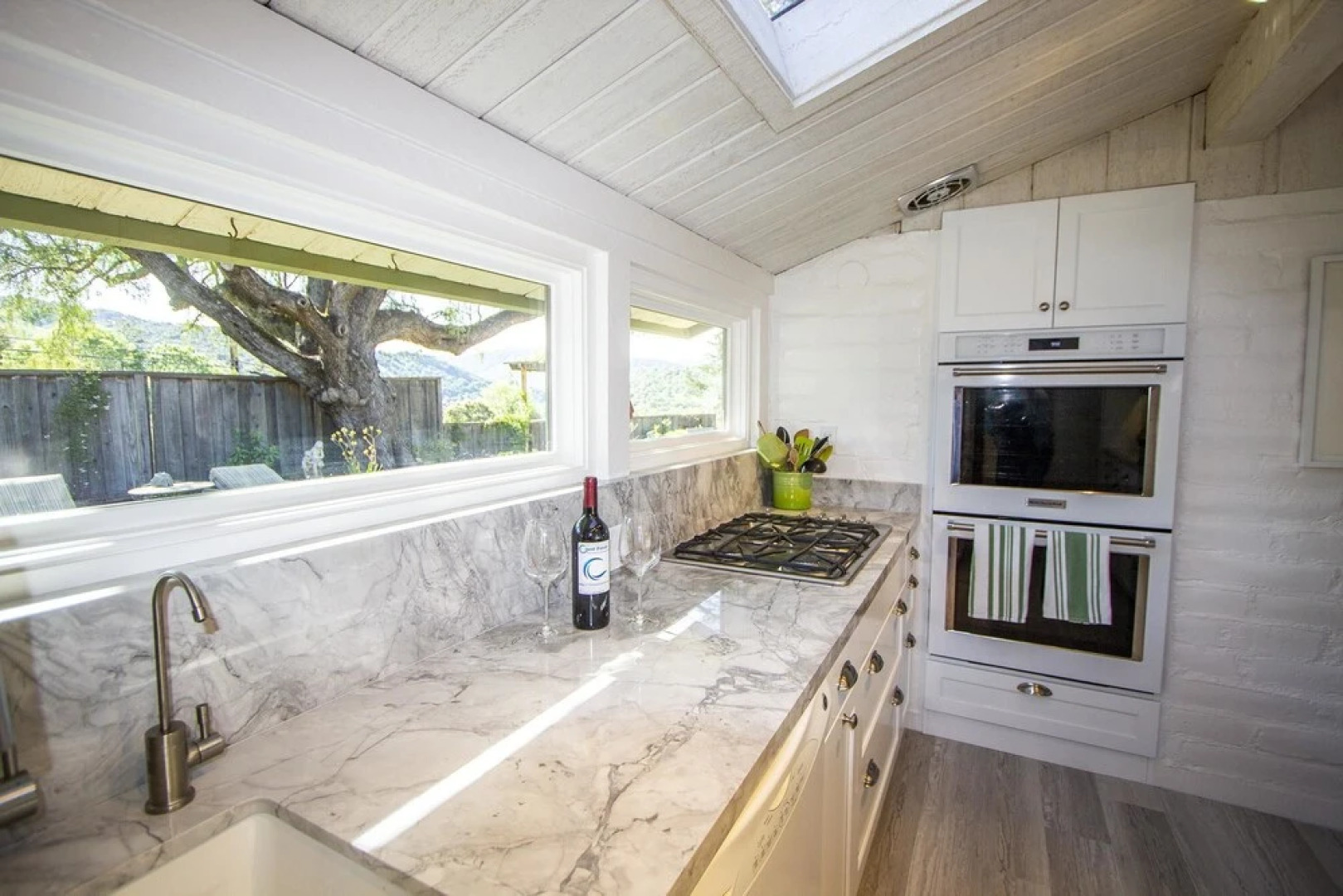 "Pepper Tree Cottage" Panoramic Views of Carmel Valley, Walking Distance to the Village