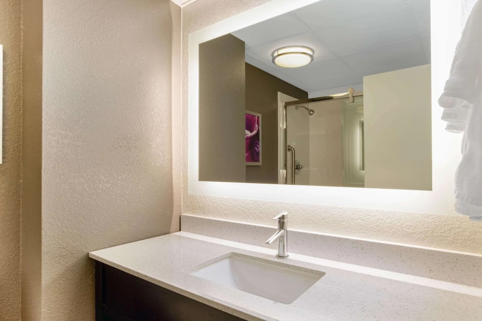 Tage Inn And Suites