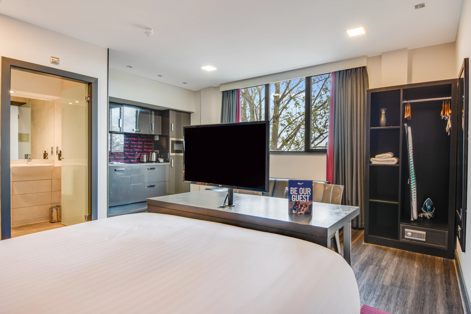 Roomzzz Chester City