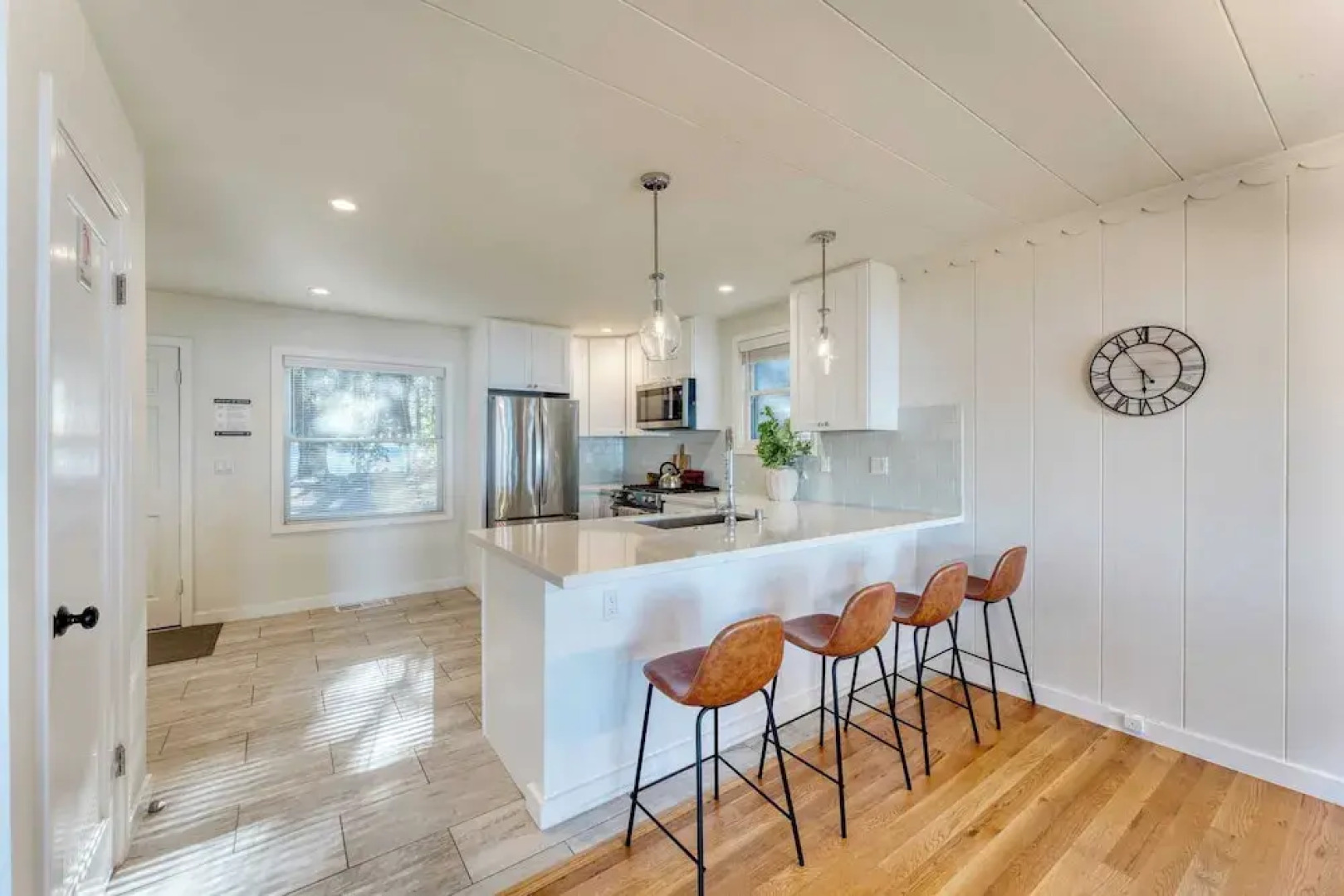 West Shore Lake House by Avantstay Ski Cabin w/ Backyard Sledding Hill!