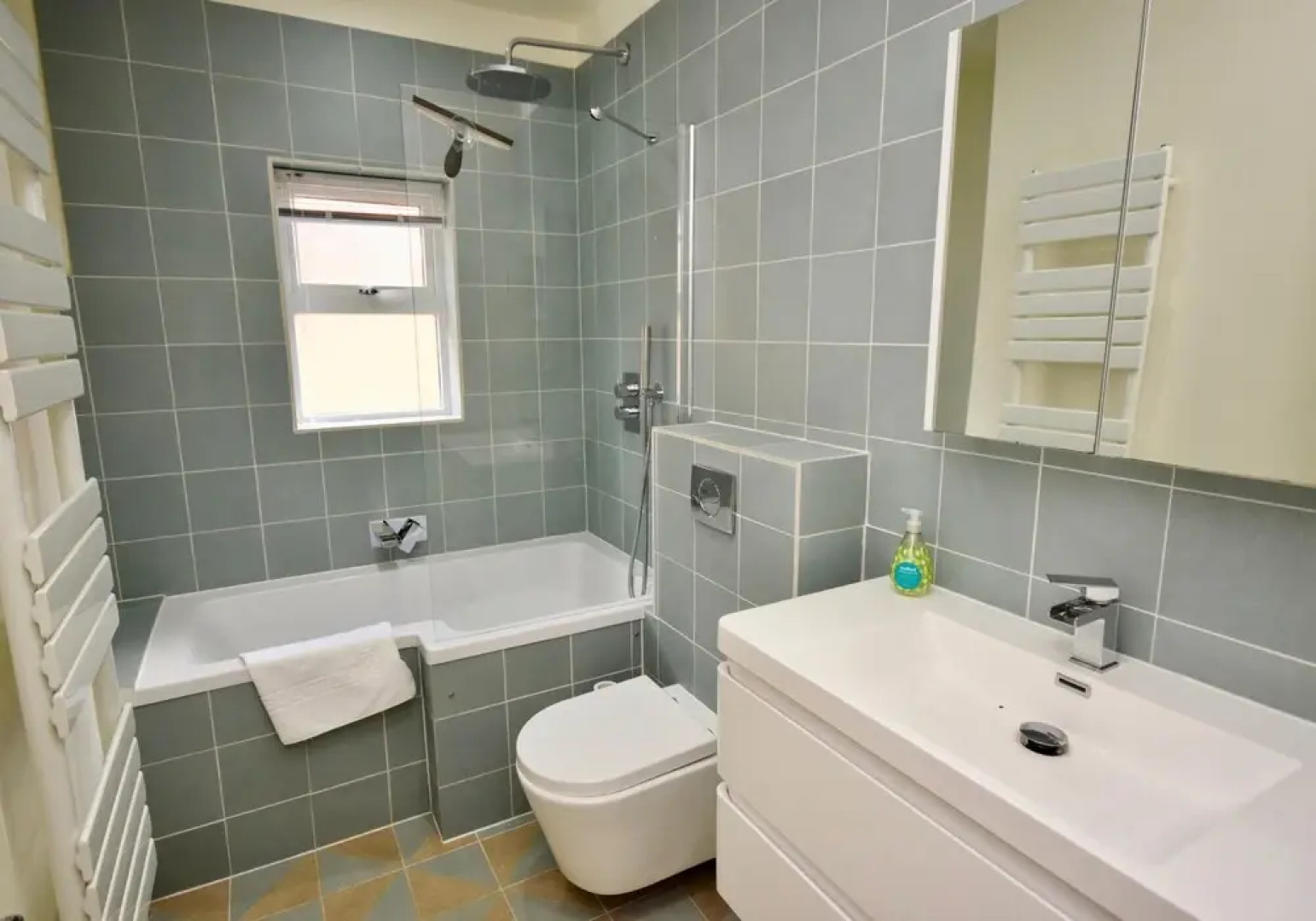 Blackberry 4 Bed Bembridge Holiday Home (Sleeps 6 Adults and 2 Children)