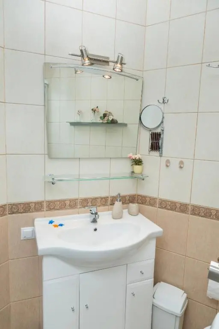 Baltic Amber in Diplomatic District & Free Parking