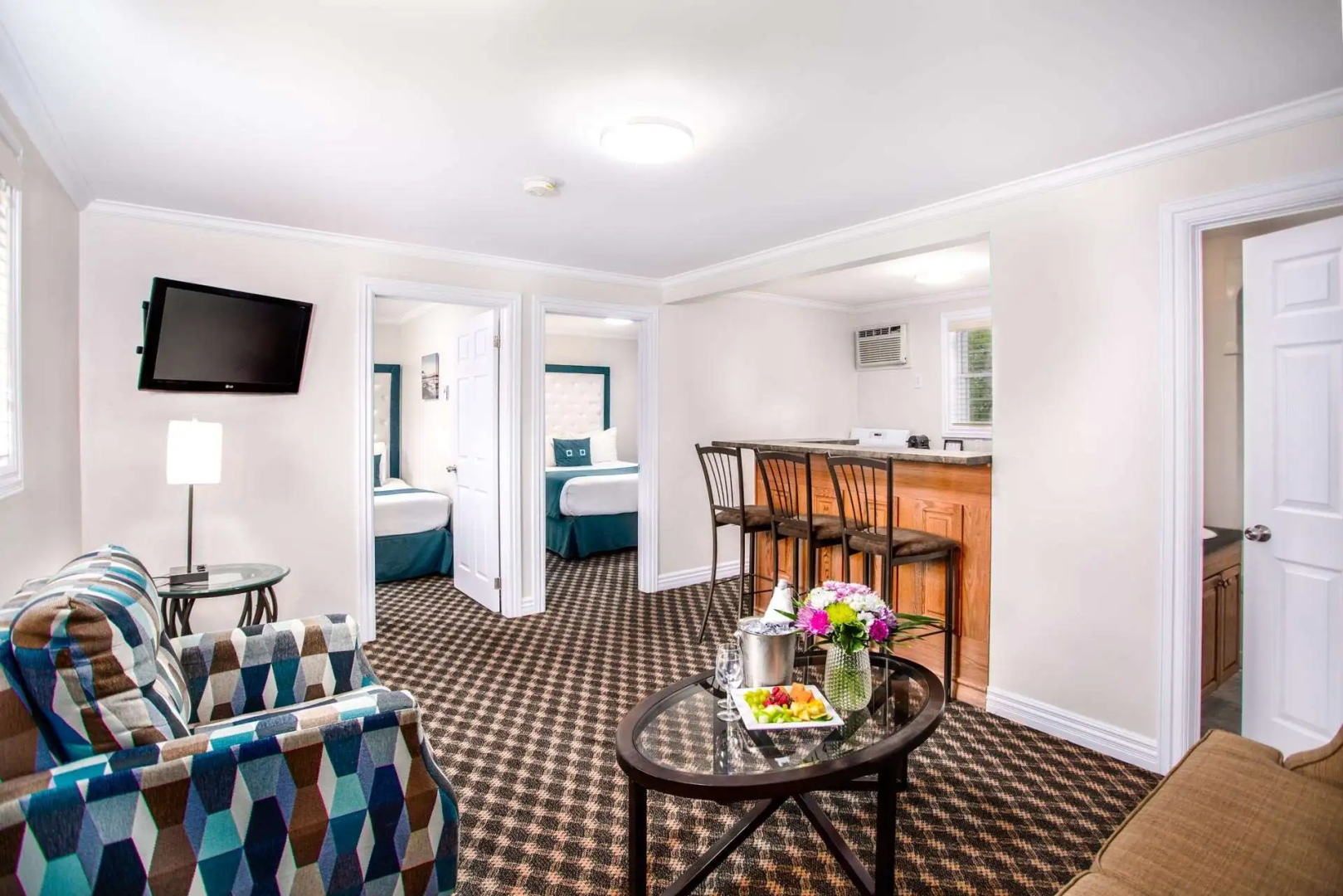 Royal Inn & Suites