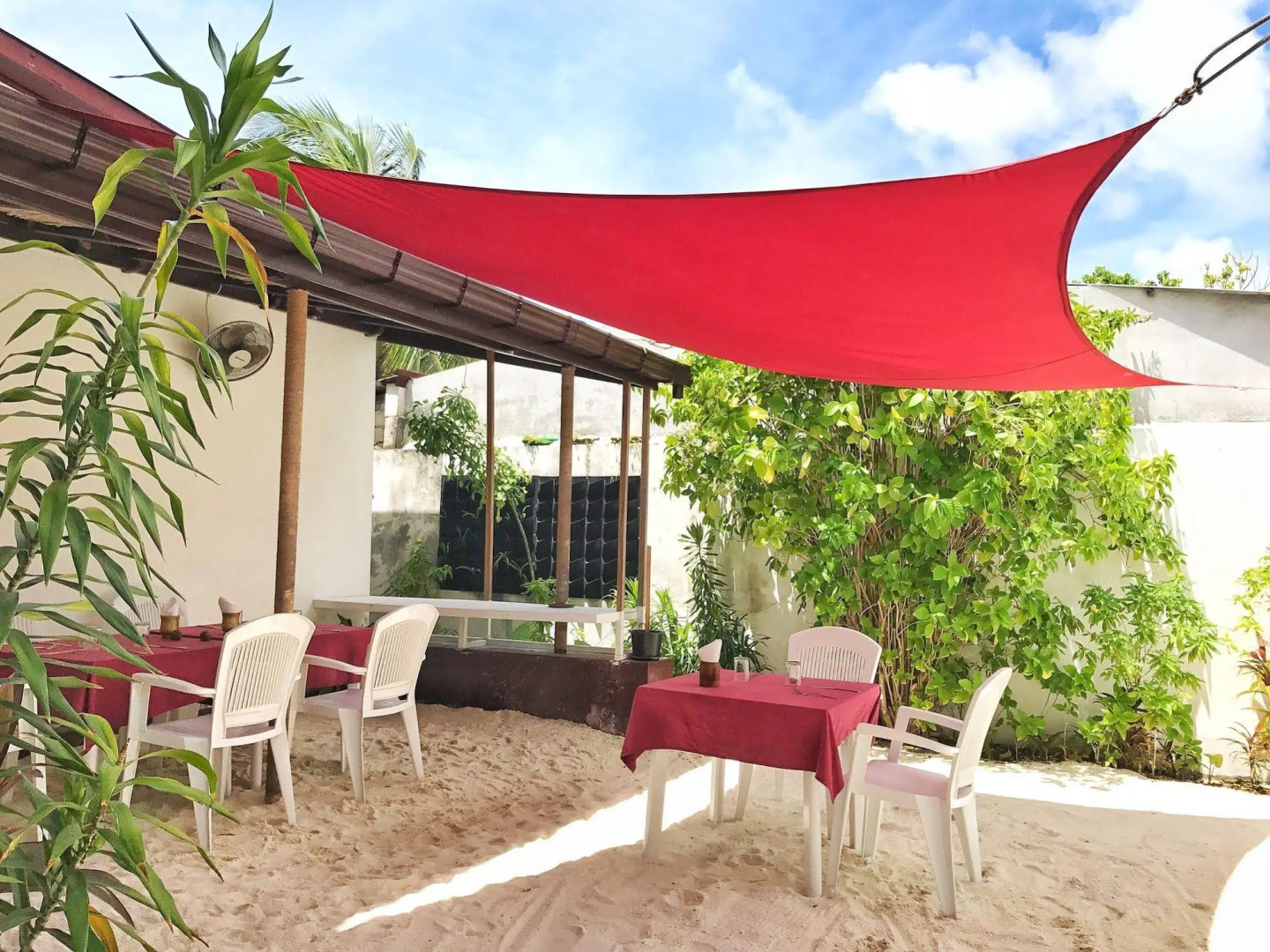 Yonder Retreat Folhudhoo