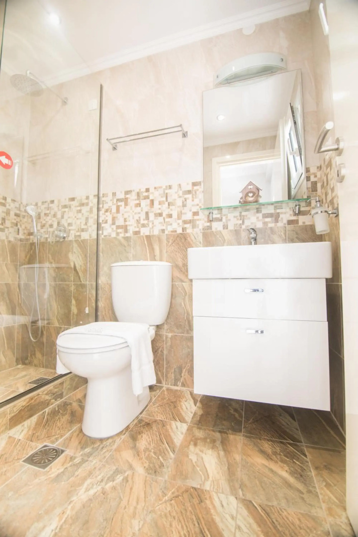 Brentanos Apartments ~ A ~ View of Paradise