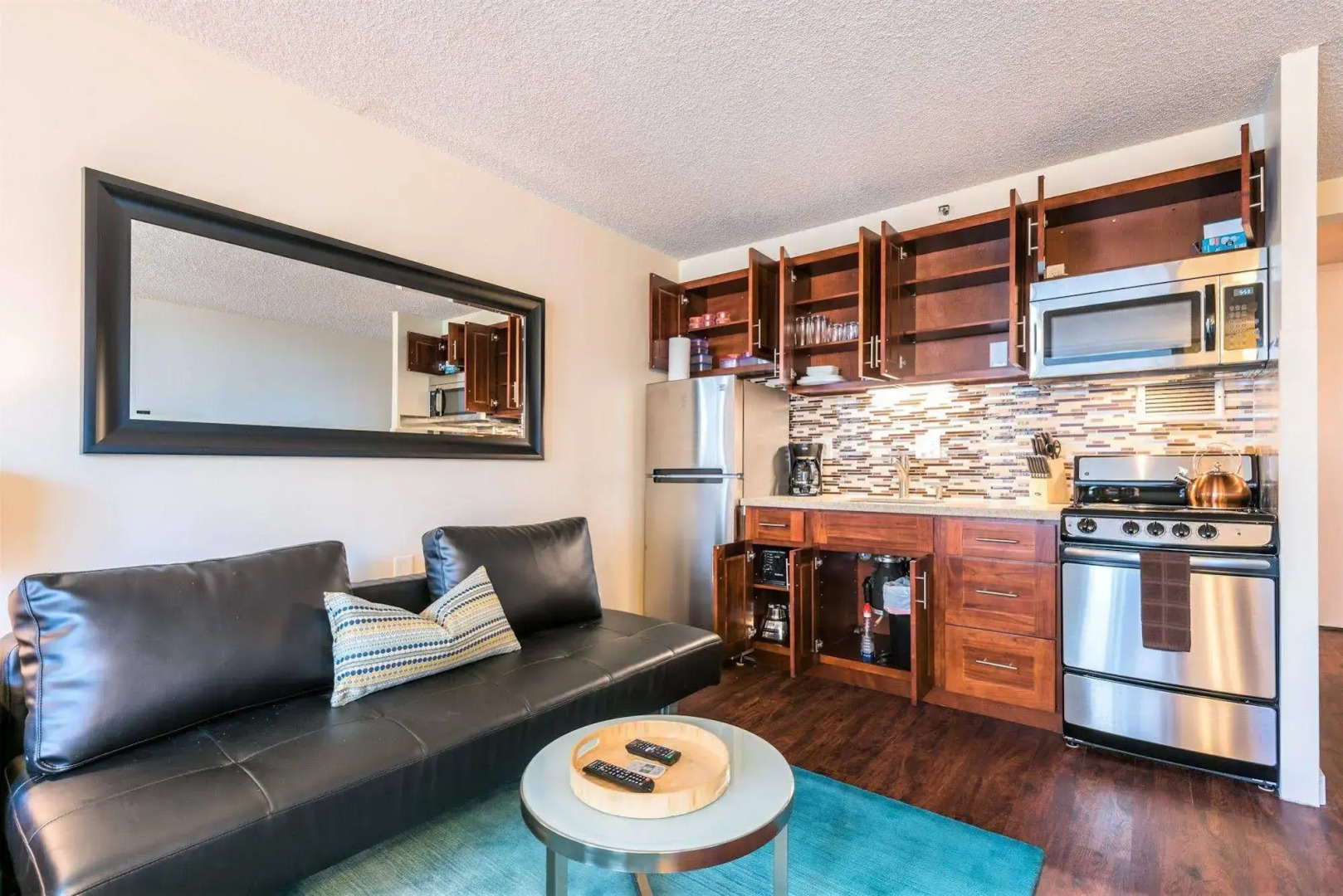 Waikiki Place - the Place to be in Waikiki