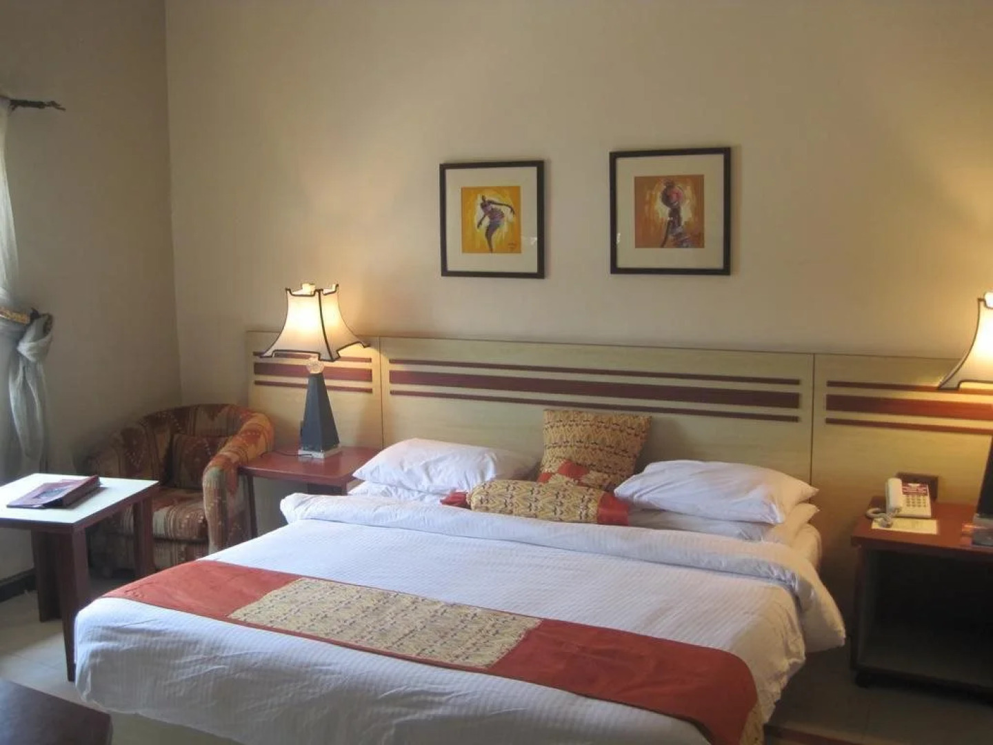 Axari Hotel & Suites