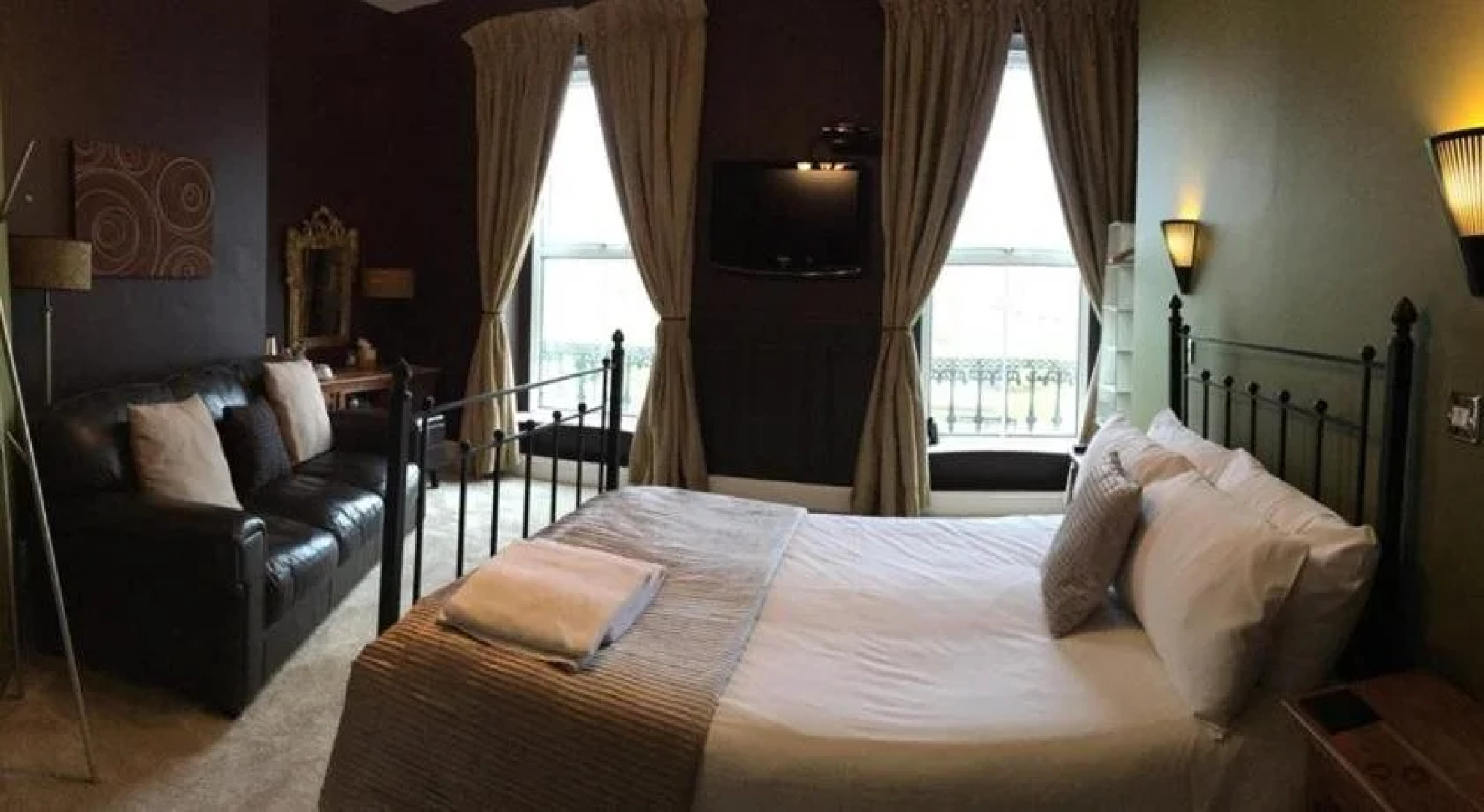 Crescent Garden House