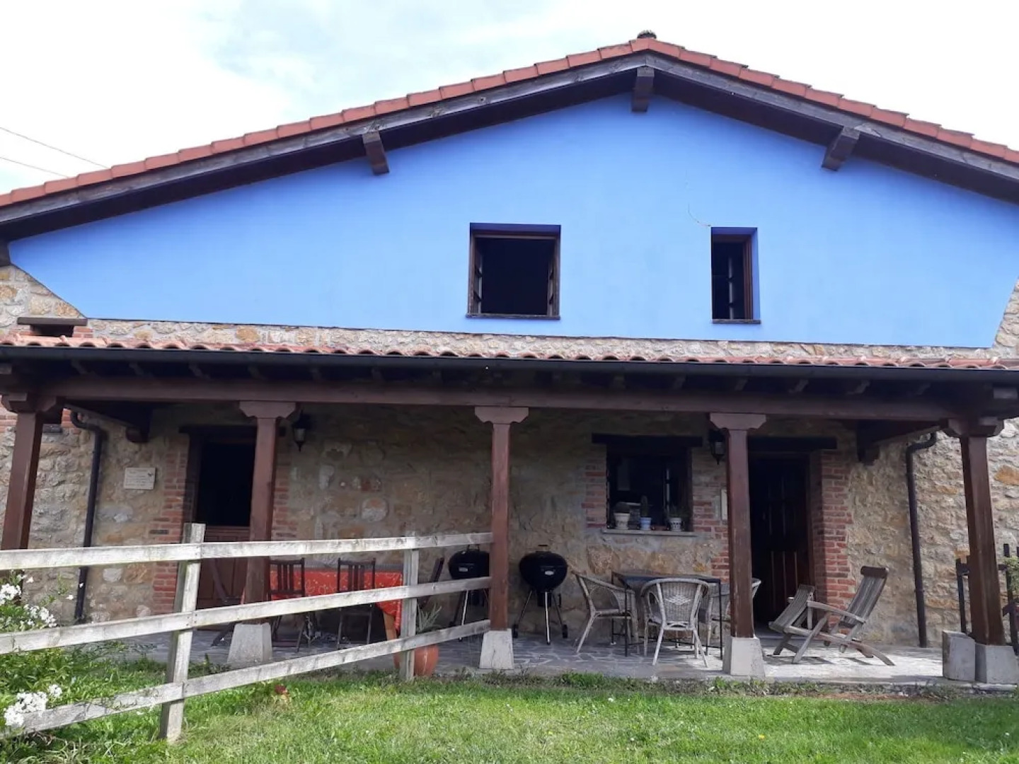 Beautiful Rural House With Pool Near the Beach and the Mountains
