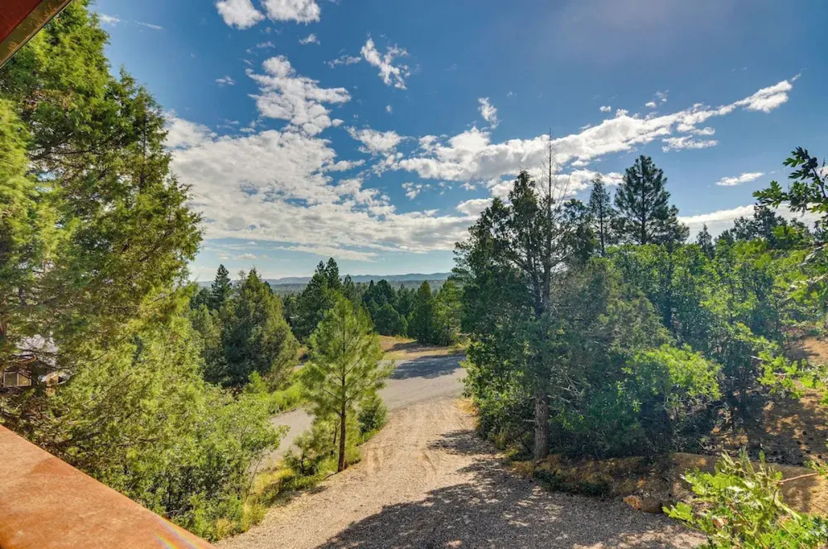 Alton Cabin w/ Deck ~ 2 Mi to Dixie Nat'l Forest!