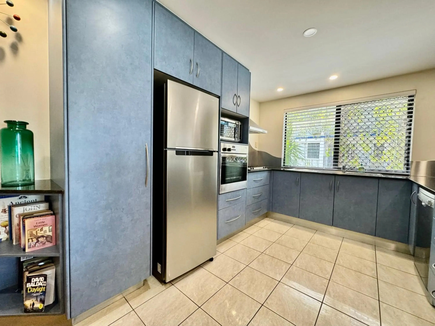 Lighthouse Apartments on The Strand - 2