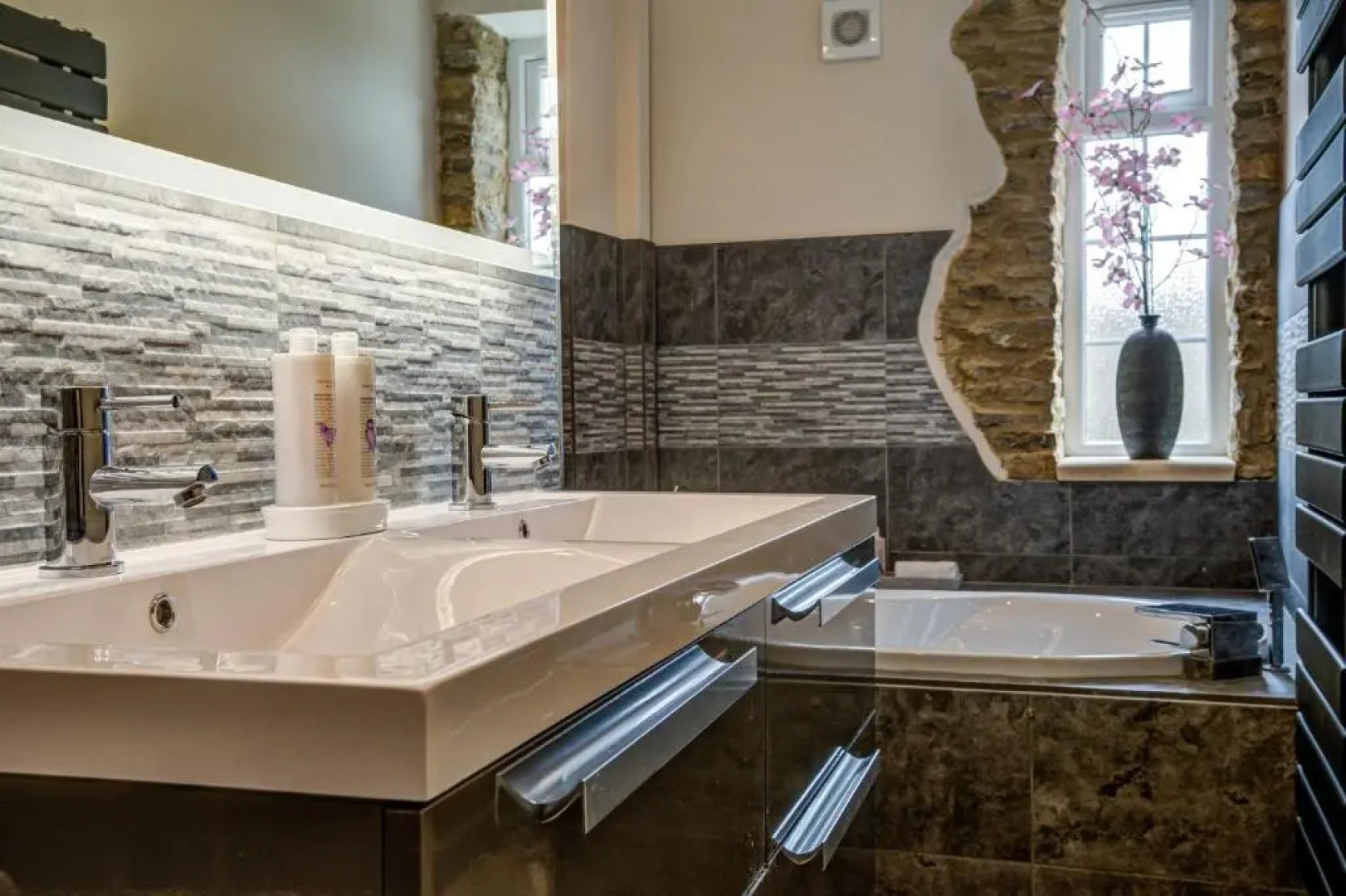 Chic Georgian town house in Cotswold town centre