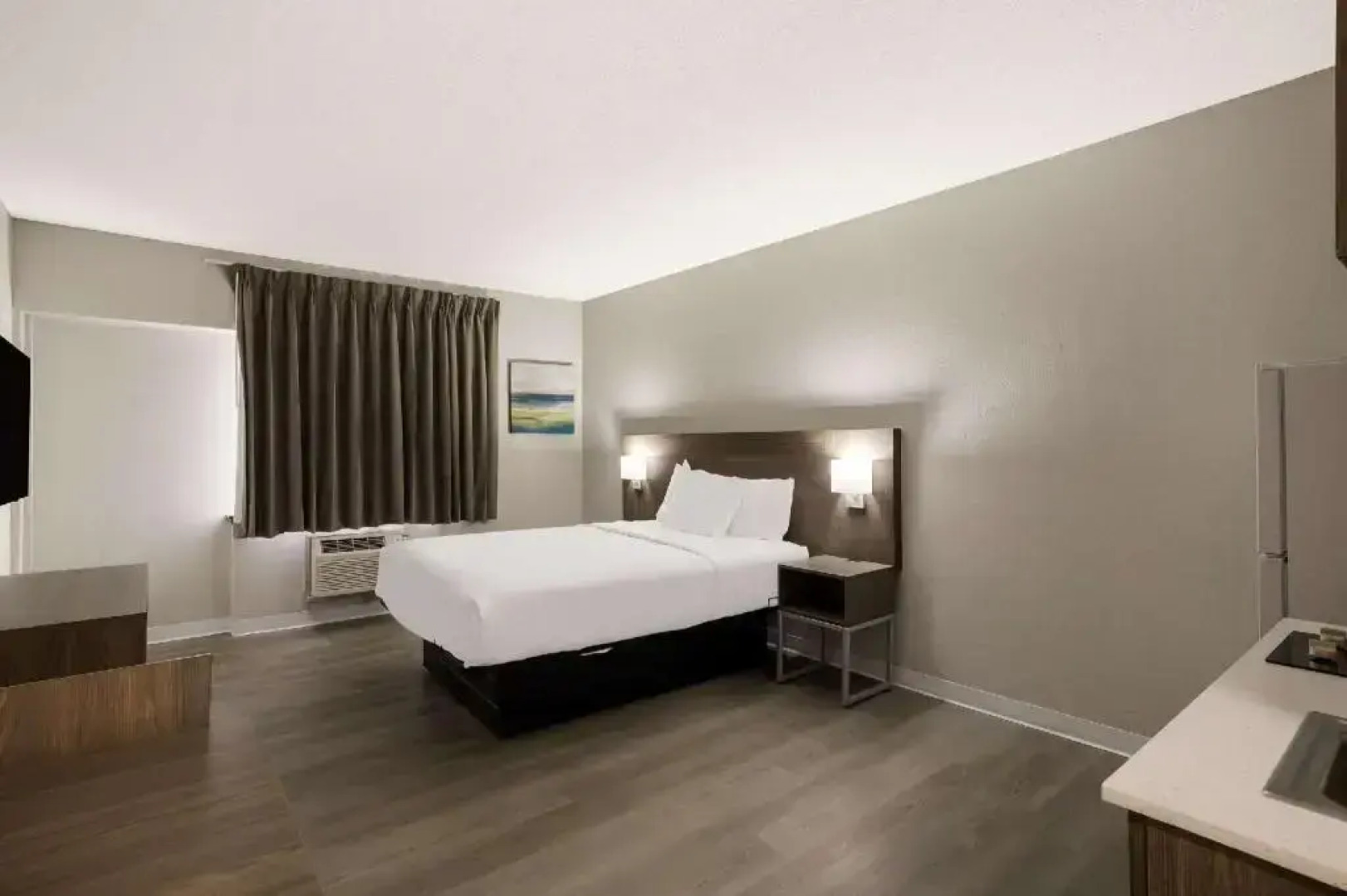 Suburban Studios Milwaukee Airport