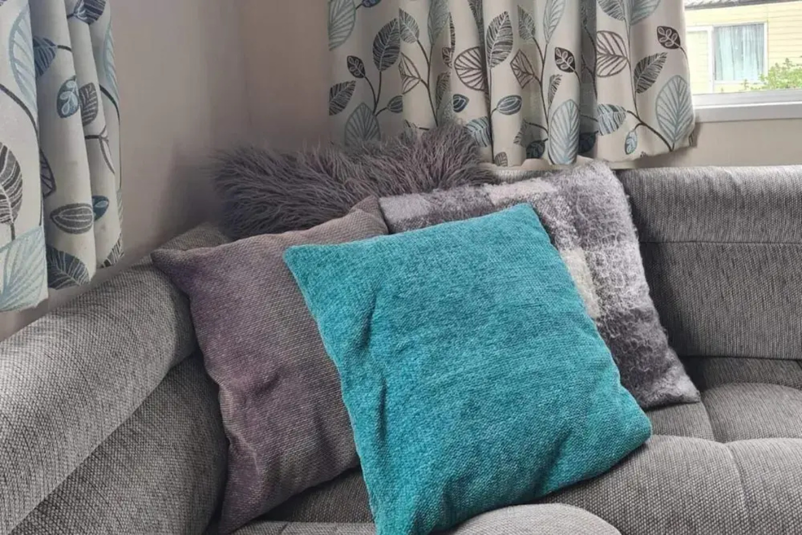 2 Bed Lodge - Sleeps 5 - Parking - Pets - Wifi