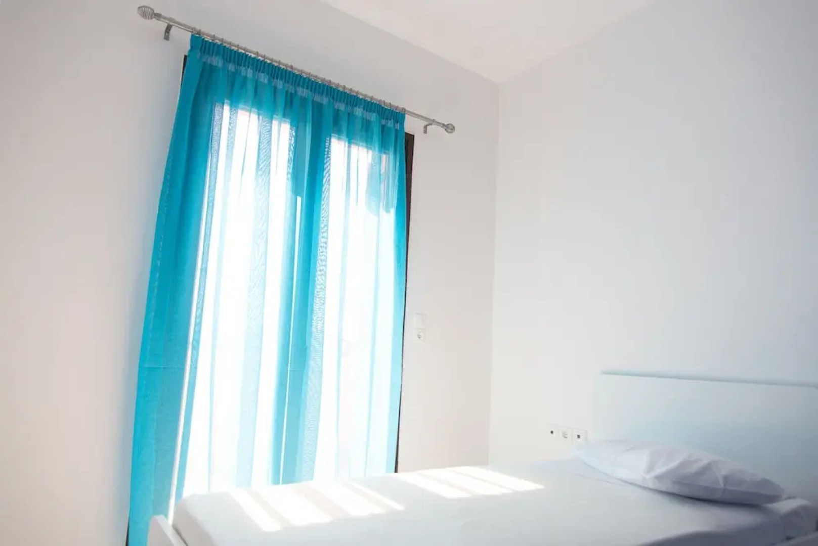 Angelica-Sea & Mountain View at a Sunny Retreat