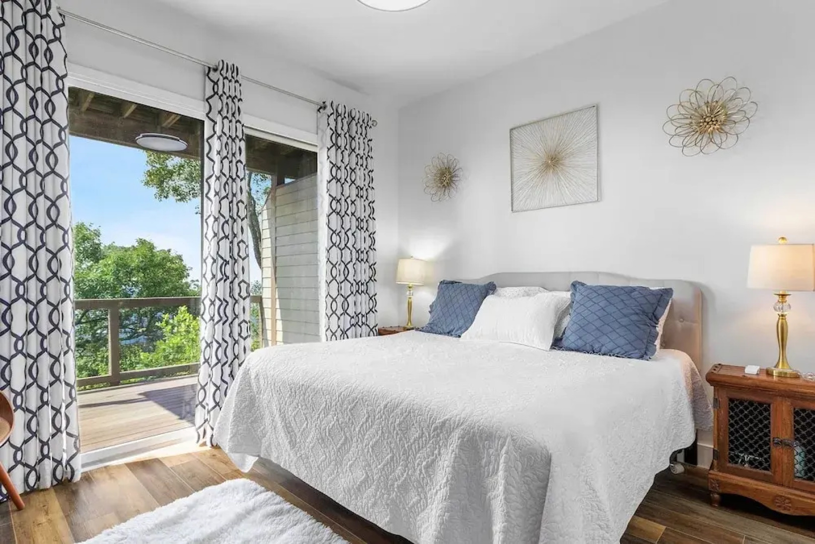 Hiking On-site: Mtn-view Burnsville Condo!