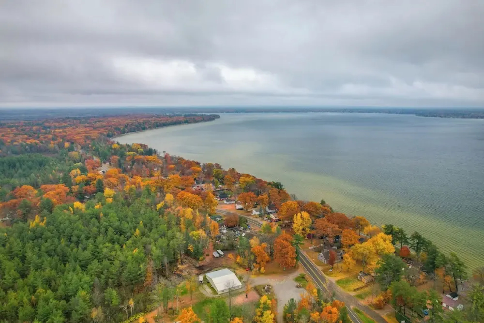 Houghton Lake Vacation Rental - Walk to the Water!