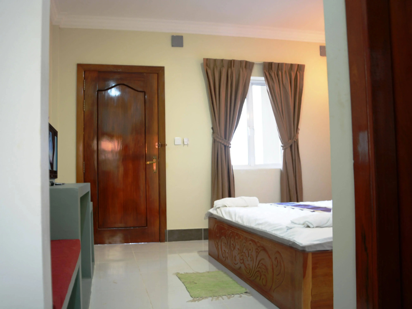 Neakru Guesthouse and Restaurant