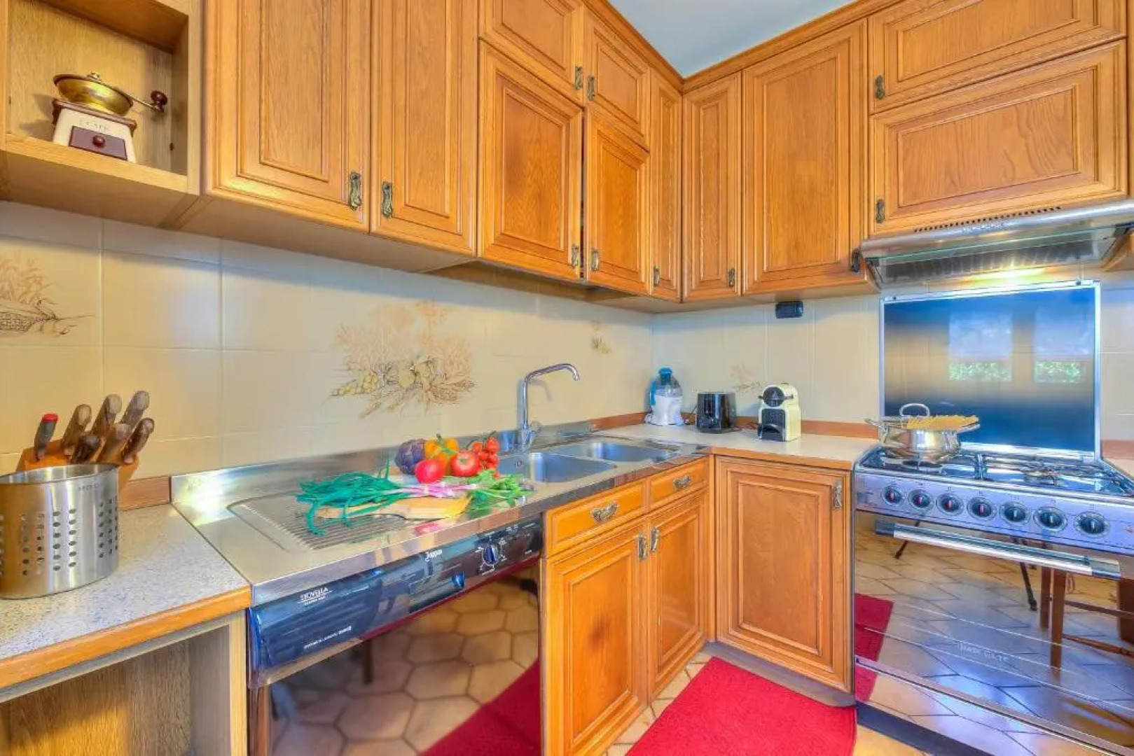 Cedar House Villa Few Minutes From Lake