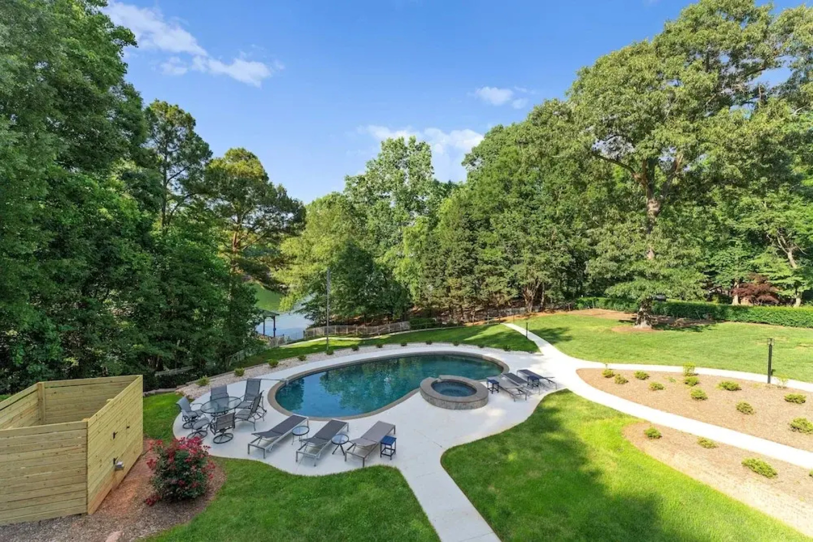 Shoreway Cove by Avantstay Waterfront Pool Dock