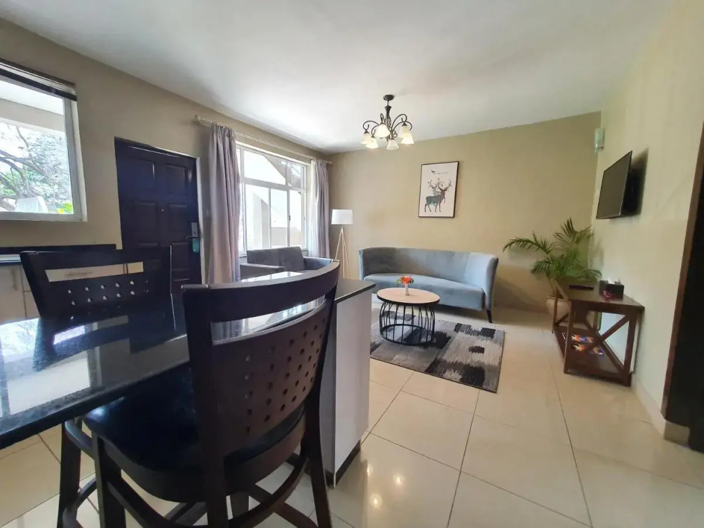 Serendib Suites & Conference Center