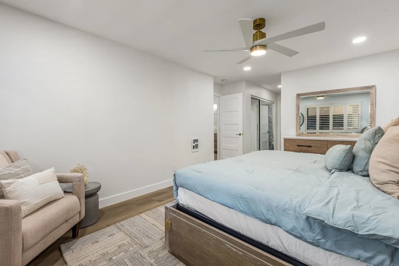 Dmbc 823b 2 Bedroom Condo by RedAwning