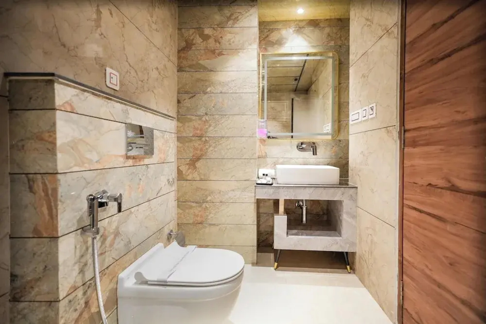 Alivaa Hotel, McLeodganj With Best Dhauladhar View & Infinity Pool Sky Garden