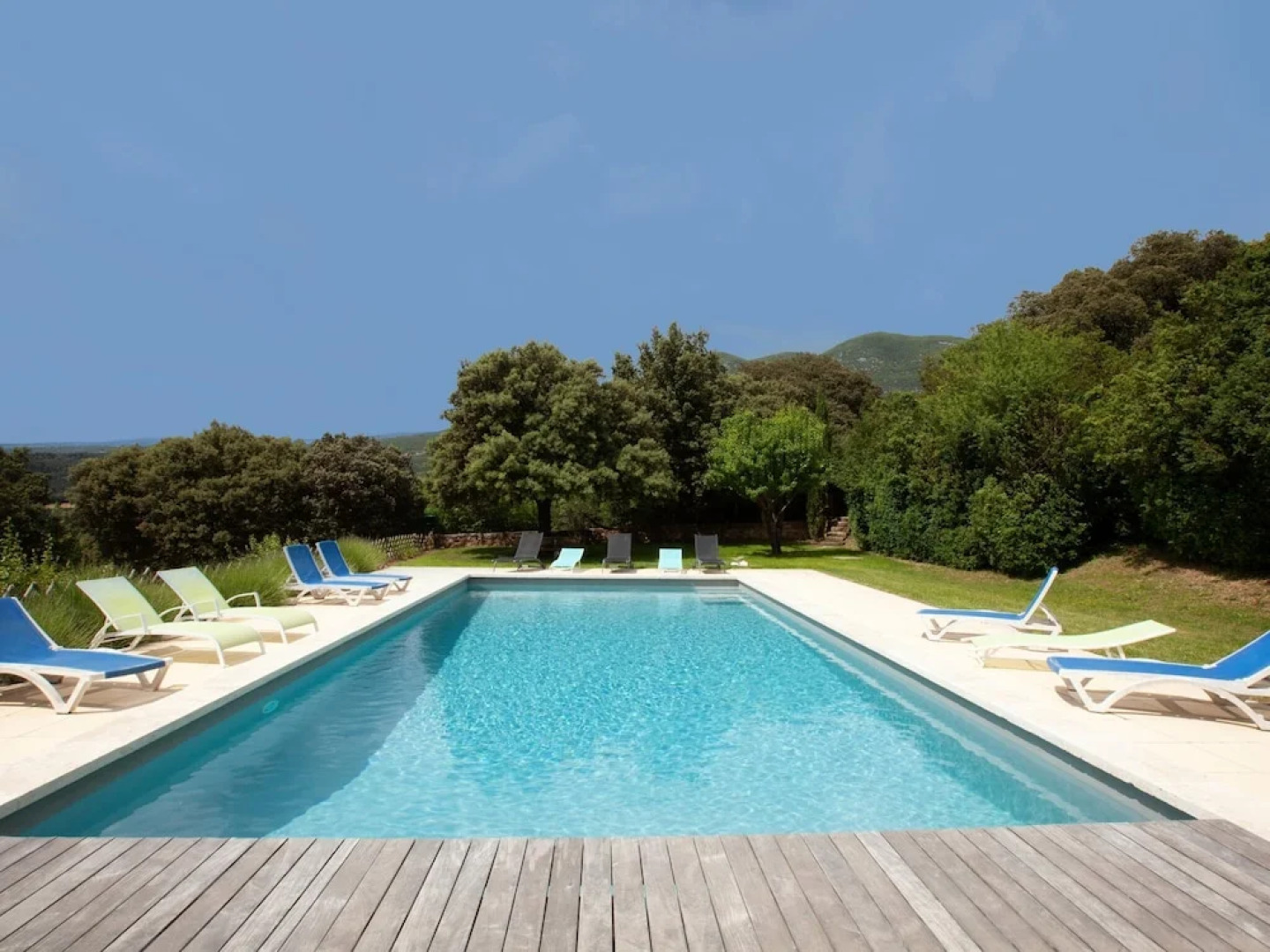 Secluded Holiday Home in Rustrel With Swimming Pool