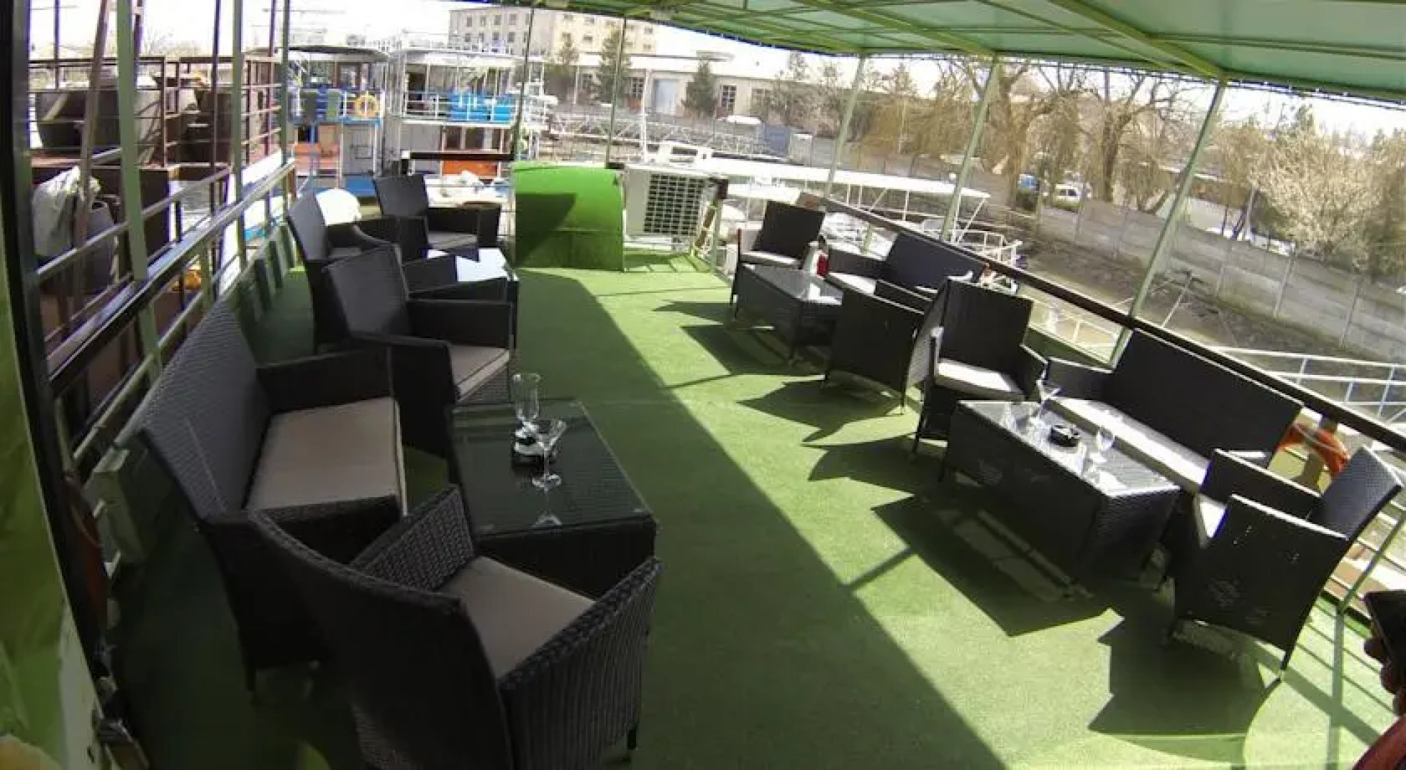 Hotel Plutitor Delta Ways