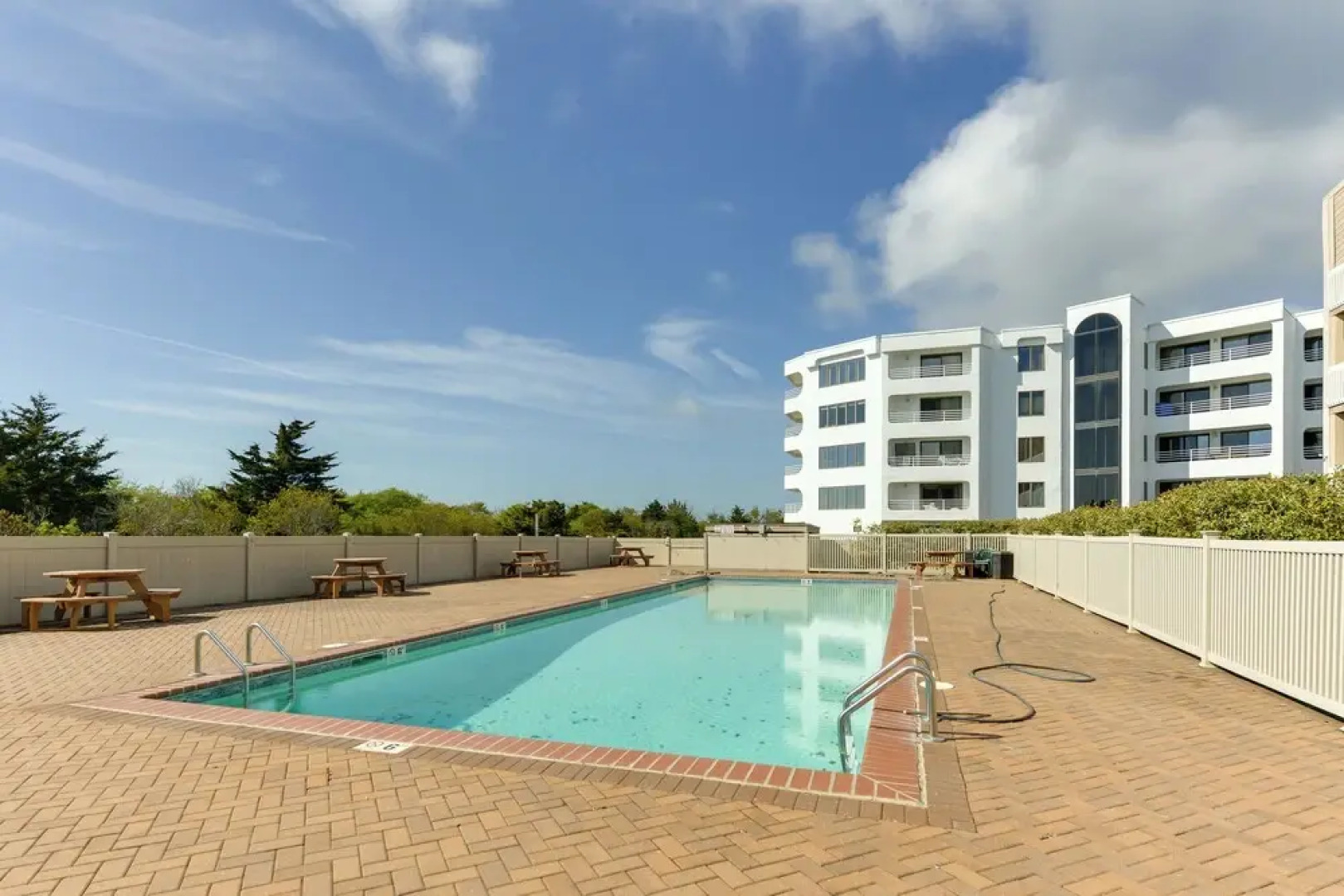 Brigantine Condo w/ Beach Access & Pool Views