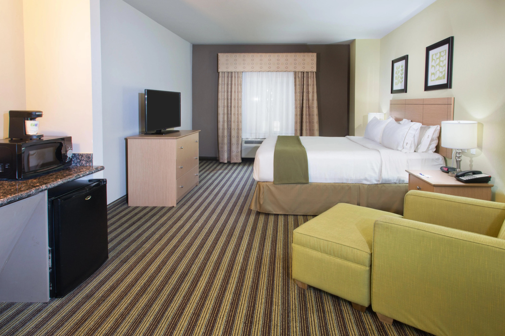 Holiday Inn Express Hotel & Suites Alvarado by IHG