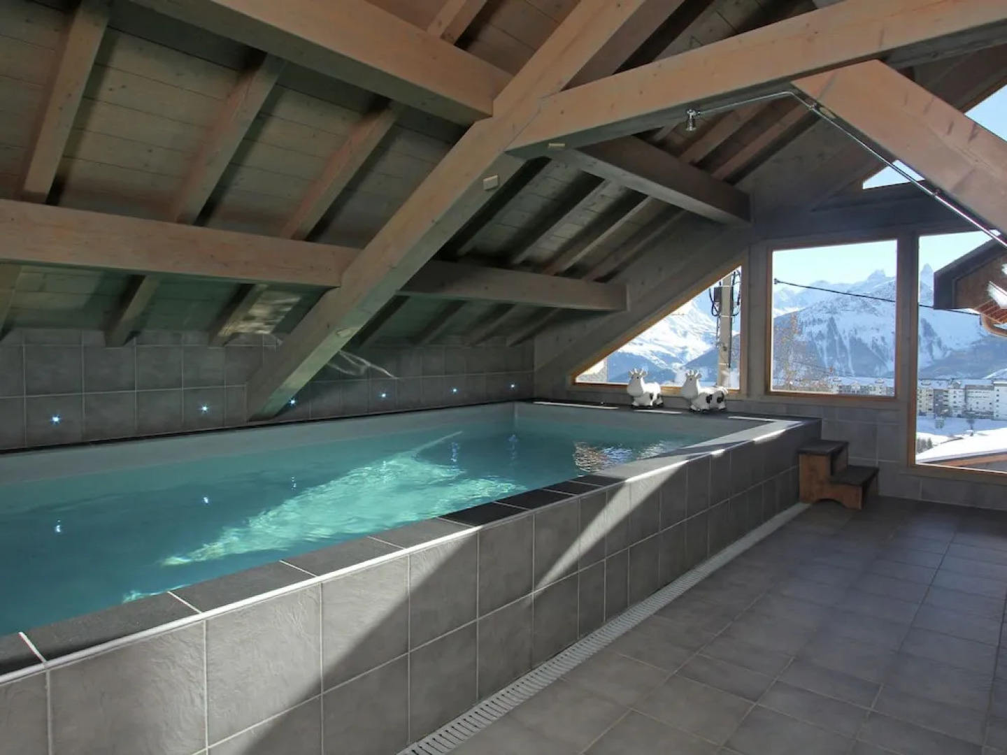 Comfortably Furnished Chalet Just 80 m. From the Slopes