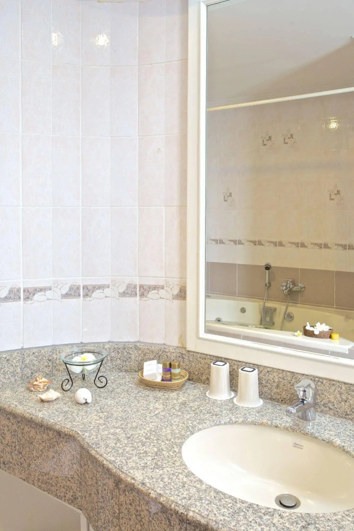 Riverine Place Hotel and Residence