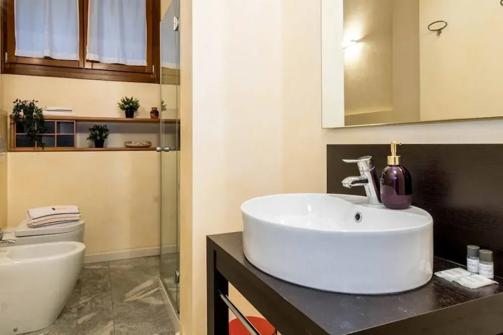 JOIVY Como Pool & Lake