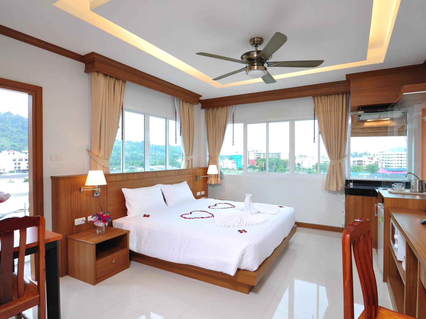 Green Harbor Hotel & Service Apartment