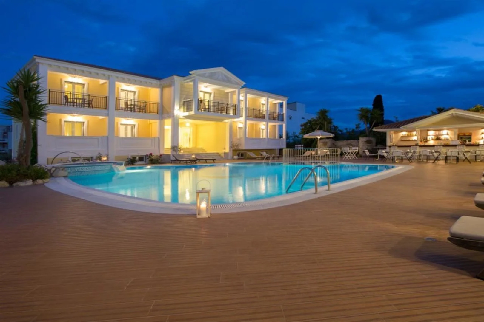 Royal Nidri Hotel & Apartments