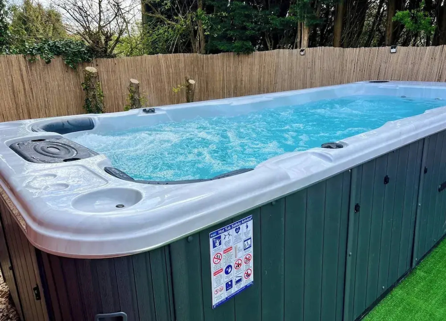 Stratford 4 BR Family Mansion With Pool, Gym & BBQ